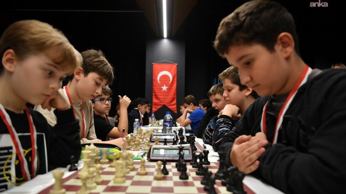 Beylikdüzü'nde Cumhuriyet Bayramı satranç turnuvası büyük bir coşkuyla tamamlandı