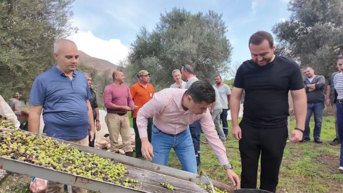 Başkan Ünlü: Üretim yaparak örnek oluyoruz
