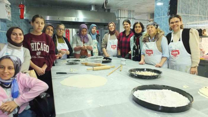 Burhaniye'de Çölyaklılar Glutensiz Mantı Gününde Buluştu