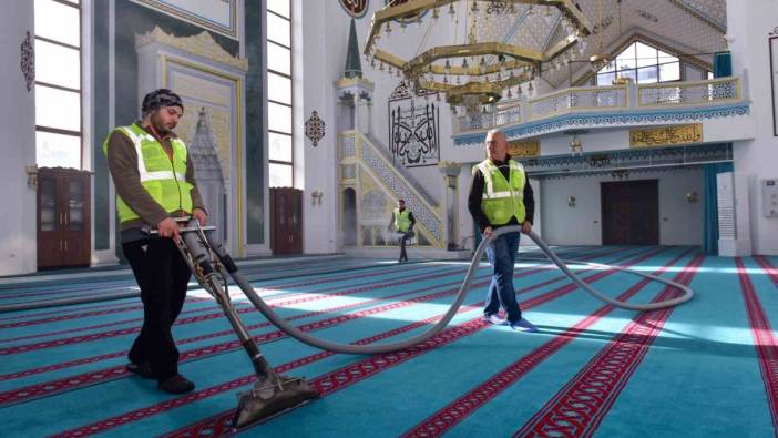 Bursa'da Ramazan Öncesi Camilerde Temizlik Seferberliği