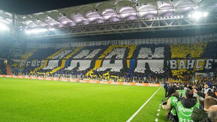 Fenerbahçe Taraftarlarından Şampiyonluk Mesajı: 'İnan Fenerbahçe' Koreografisi