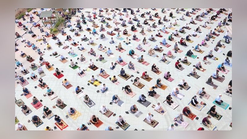 Camilerde salgın sürecindeki ikinci cuma namazı kılındı