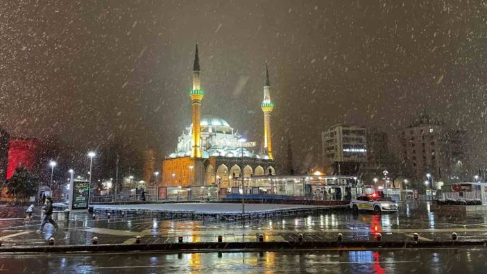 Kayseri'de Kar Yağışı Etkisini Gösterdi