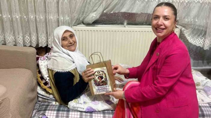 Diyarbakır'da Kadın Muhtardan Anlamlı 8 Mart Kutlaması