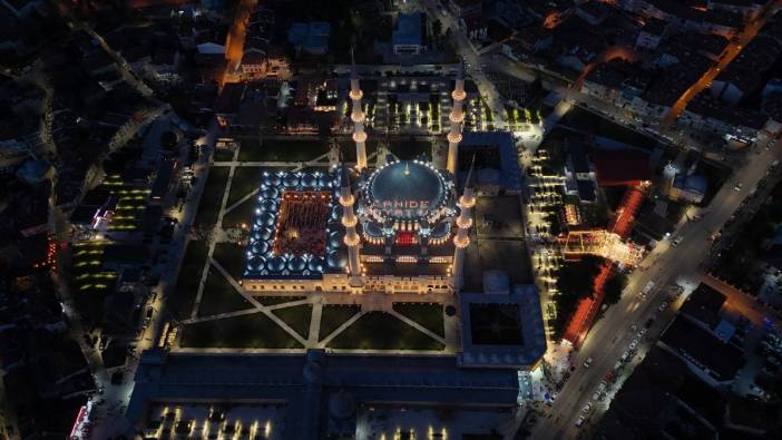 Selimiye Camii Avlusunda Binlerce Kişi İftar Sofrasında Buluştu