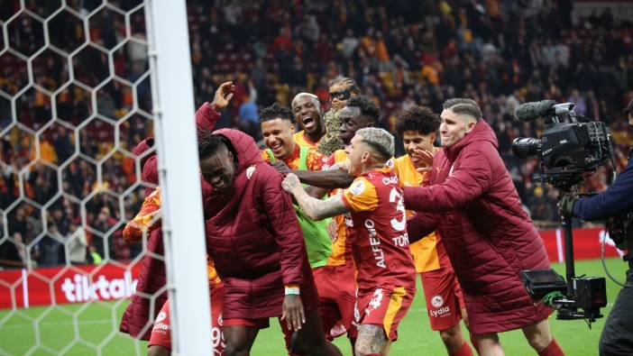 Galatasaray'dan Başakşehir Karşısında Taraftarla Birlikte Büyük Kutlama