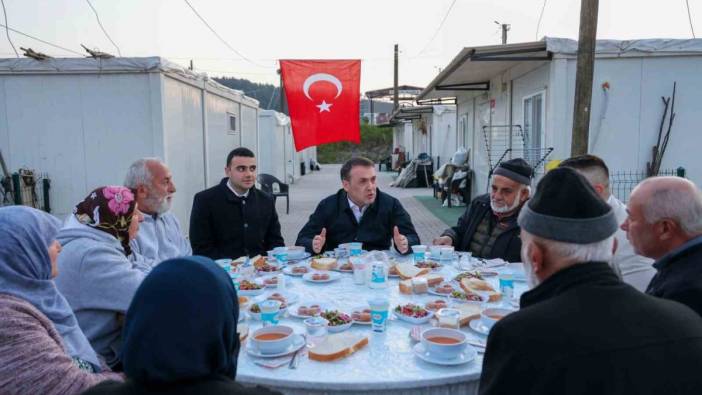 Yangının Ardından Dayanışma: Vali Sözer İftarda Vatandaşlarla Buluştu