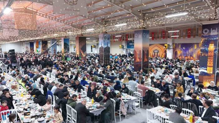 Mardin'de Kardeşlik İftarı: 7 Bin Kişi Bir Araya Geldi