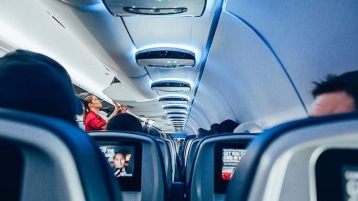 Uçakta salgından uzak yolculuk için uzman tavsiyeleri