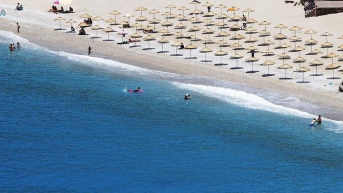 Antalya ve Muğla'da 'sosyal mesafeli' deniz keyfi