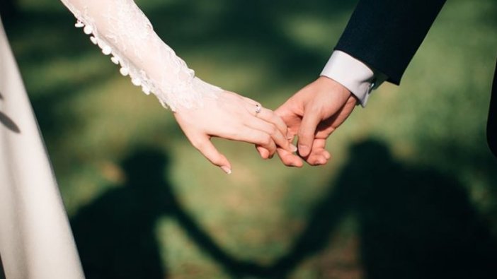 Evlenecek çiftler düğün için gün almaya başladı