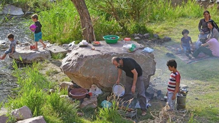 Piknikçilere keneye karşı 'çimlere uzanmayın' uyarısı