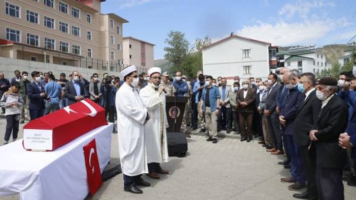 Bingöl'deki depremde şehit olan güvenlik korucusu Cengiz Pullu için tören