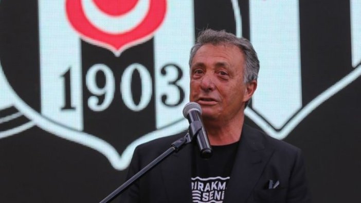 Beşiktaş Başkanı Çebi'den engelli taraftarın babasına 'Yılın Babası' ödülü