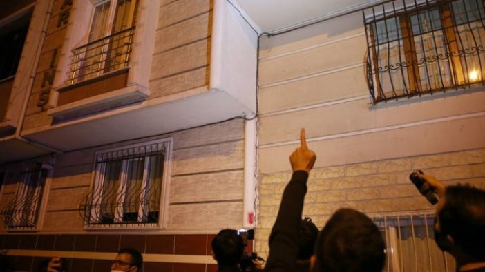 Sultangazi'de 3 bina çatlaklar nedeniyle boşaltıldı