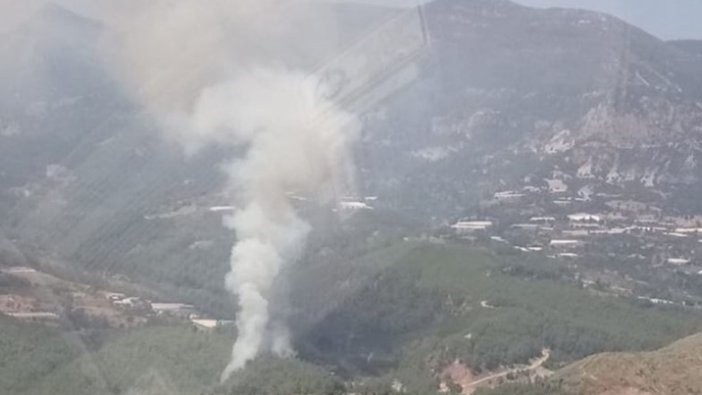 Antalya'da çıkan orman yangını söndürülmeye çalışılıyor