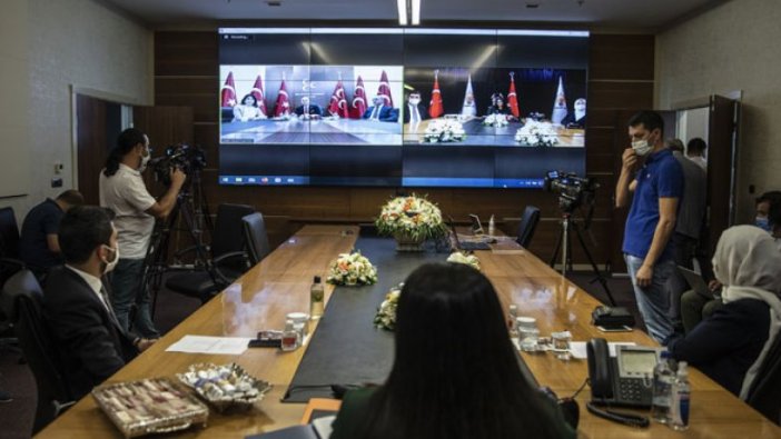 Siyasi partiler videokonferans aracılığıyla bayramlaştı