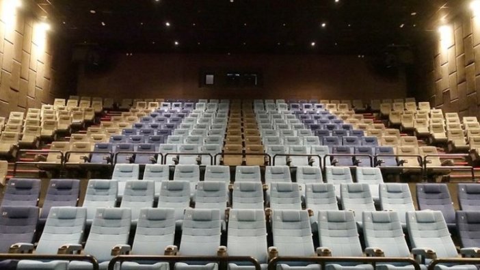 Sinema salonları yeniden misafirlerini ağırlamaya başladı