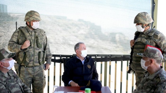 Bakanı Akar ve komutanlardan Irak sınır hattındaki birliklere denetleme