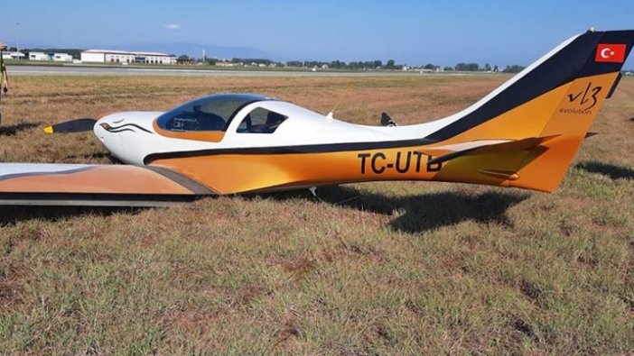 Samsun'da iniş takımları açılmayan eğitim uçağı havalimanındaki çim sahaya indi