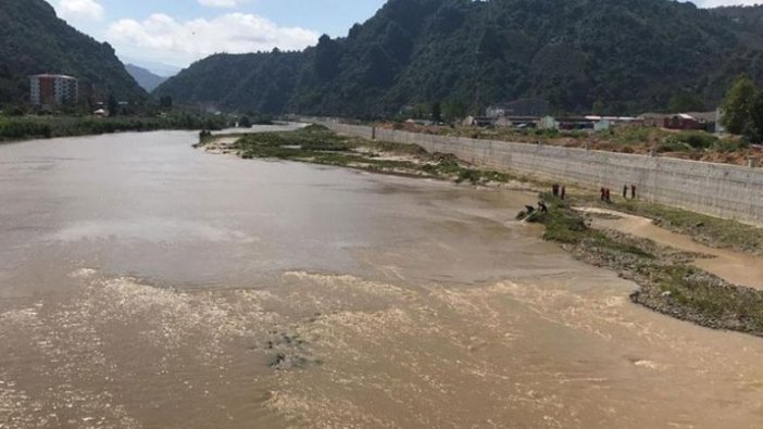 Giresun'daki selde kayıp asker ve vatandaşları arama çalışmaları devam ediyor