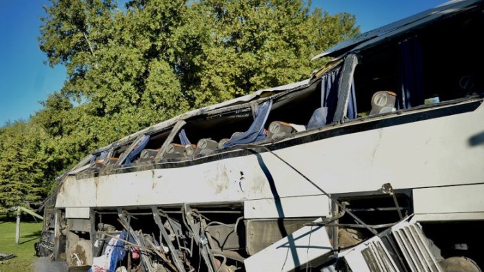 Eskişehir'de işçi servisi devrildi: 2 ölü, 12 yaralı