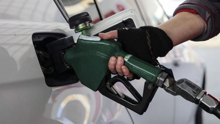 Benzinde 15 kuruş indirim