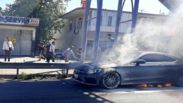 Serik'te seyir halindeki otomobil yandı