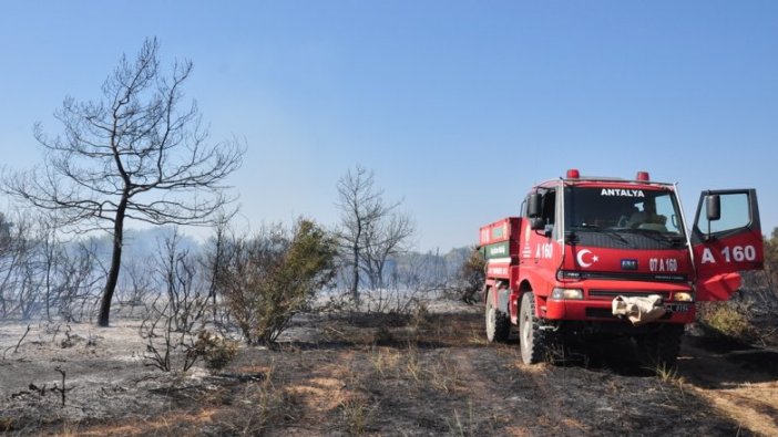 Antalya'da çıkan yangında 1 hektar orman alanı zarar gördü