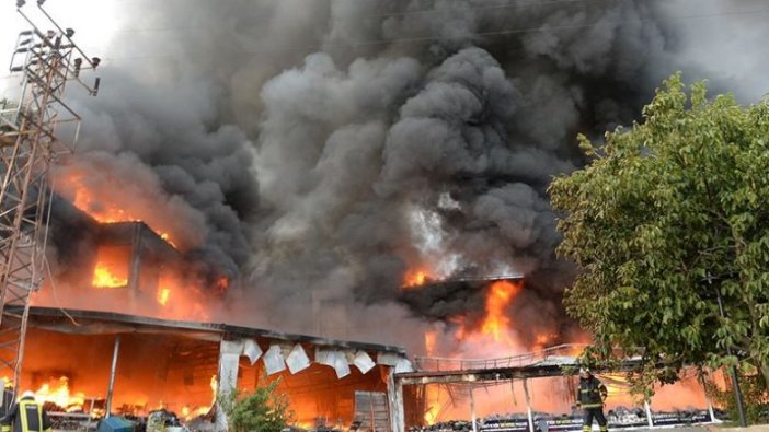 Tokat'ta bir AVM'de çıkan yangın kontrol altına alındı