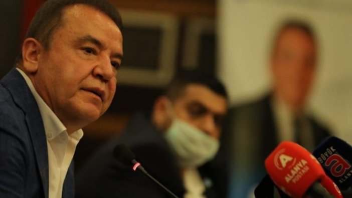 Muhittin Böcek'in Kovid-19 tedavisi sürüyor