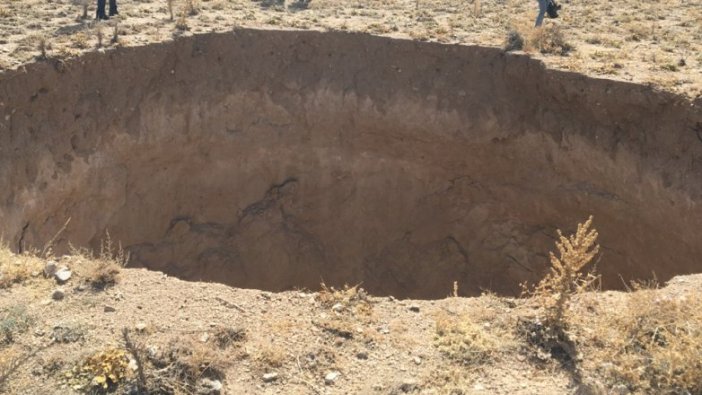 Konya'da 30 metre çapında 20 metre derinliğinde obruk oluştu