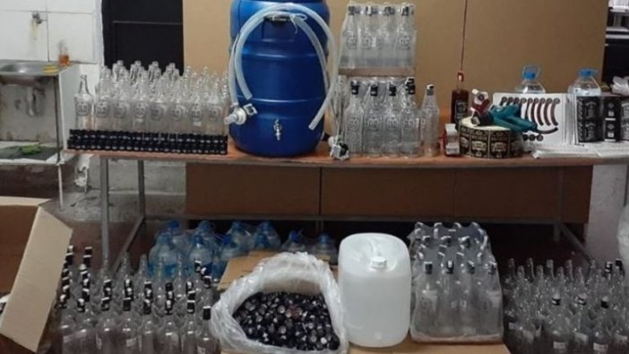 İzmir'de sahte içkiden zehirlendiği iddia edilen 9 kişi hastaneye kaldırıldı