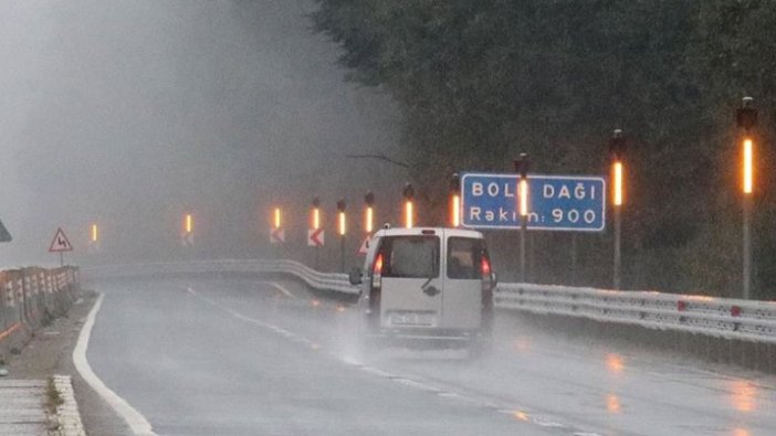 Bolu Dağı'nda sağanak ve sis etkili oluyor