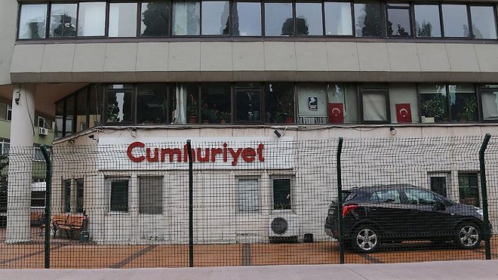 Cumhuriyet gazetesi internet sitesi yayın yönetmeni gözaltına alındı