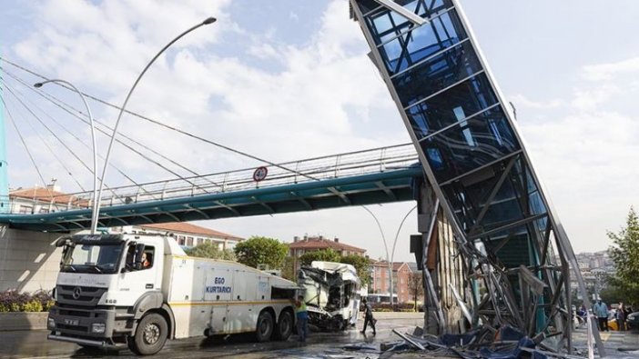 Başkentte belediye otobüsü yaya geçidine çarptı: 12 yaralı