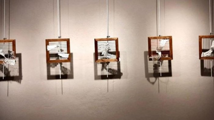 Vanlı öğretim üyesi erken yaşta evliliklere dikkati çekmek için sergi açtı