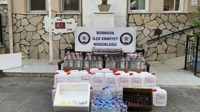 İzmir'de sahte içki satışı yapılan kokoreççiye operasyon