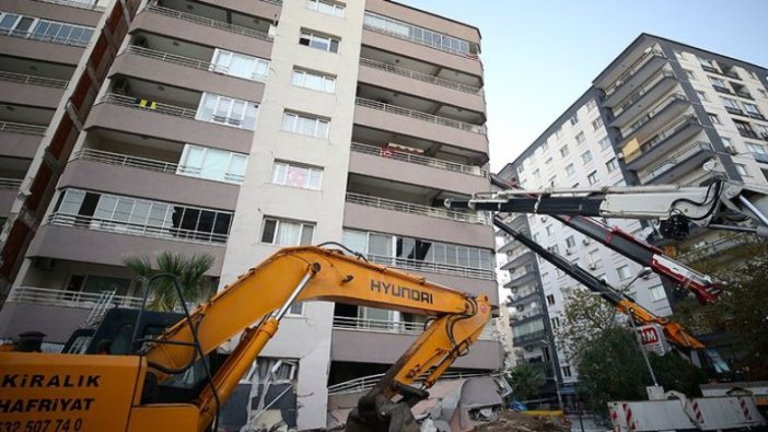 Yan yatan binadan canları pahasına 4 kişiyi kurtardılar