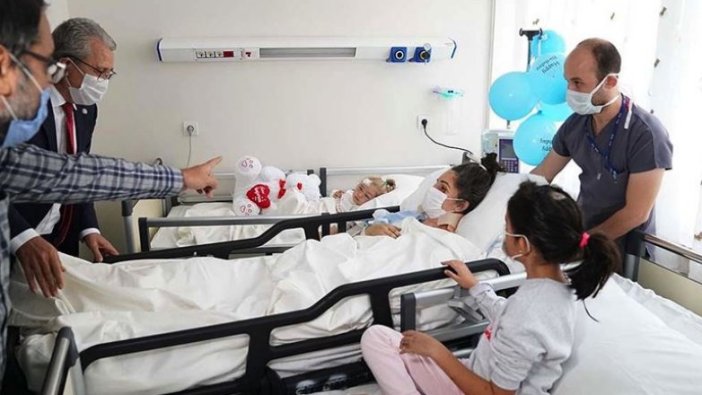 Enkazdan 65 saat sonra çıkarılan Elif bebek ailesiyle hastanede buluştu