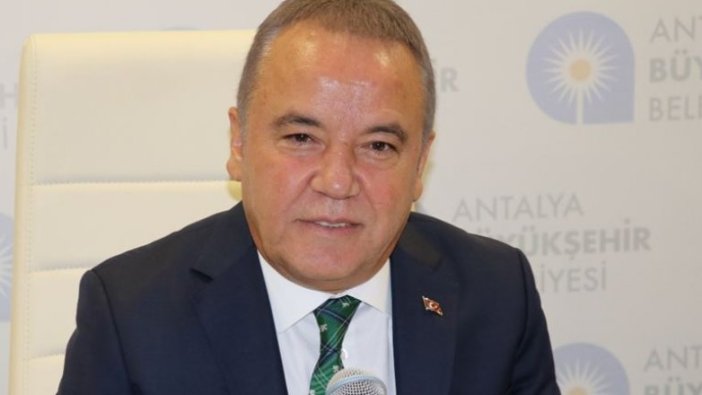 Muhittin Böcek'in Kovid-19 tedavisi yoğun bakımda sürüyor