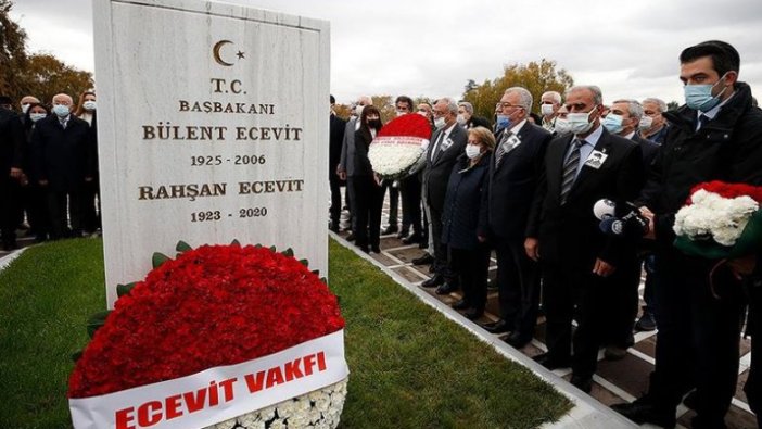 Eski başbakanlardan Bülent Ecevit vefatının 14'üncü yılında kabri başında anıldı