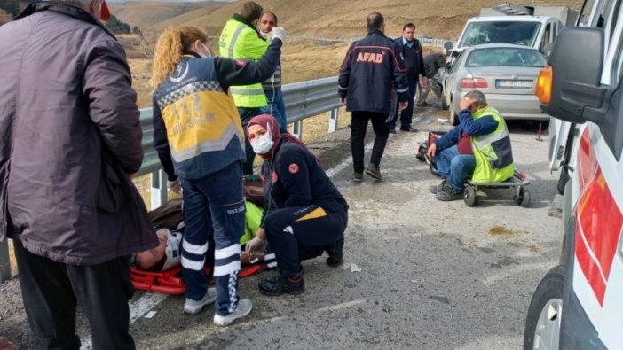 Kars’ta otomobil ile kamyonet çarpıştı: 7 yaralı