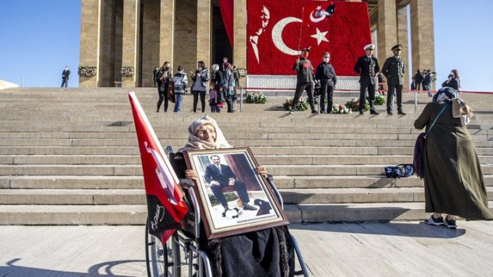 Anıtkabir'de ziyaretçi yoğunluğu
