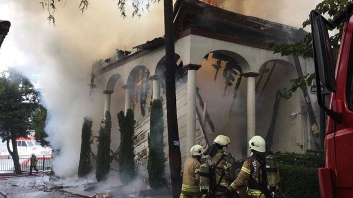 350 yıllık cami cayır cayır yandı