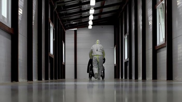 Almanya'da doktorlar acil olmayan ameliyatların ertelenmesini talep etti