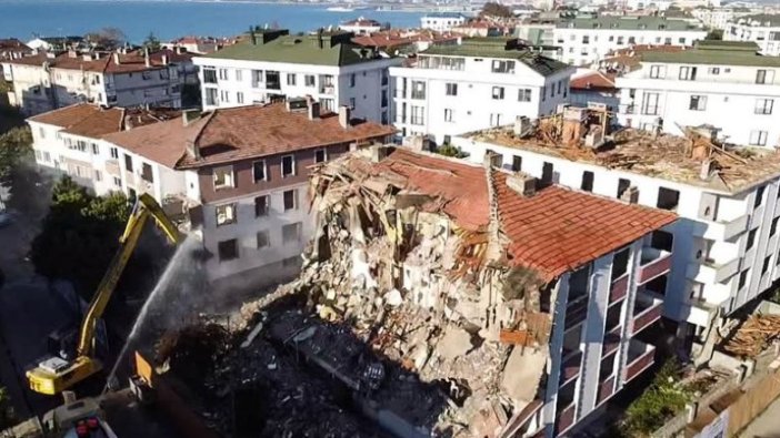 Büyükçekmece'de riskli 13 bina daha yıkılıyor