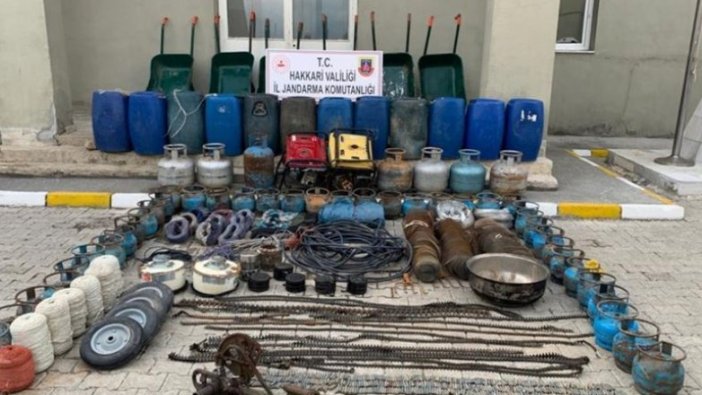 Hakkari'de terör örgütü PKK'ya ait patlayıcı, silah ve mühimmat ele geçirildi