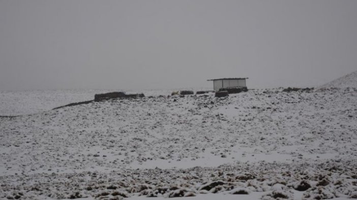 Karacadağ'a mevsimin ilk karı yağdı