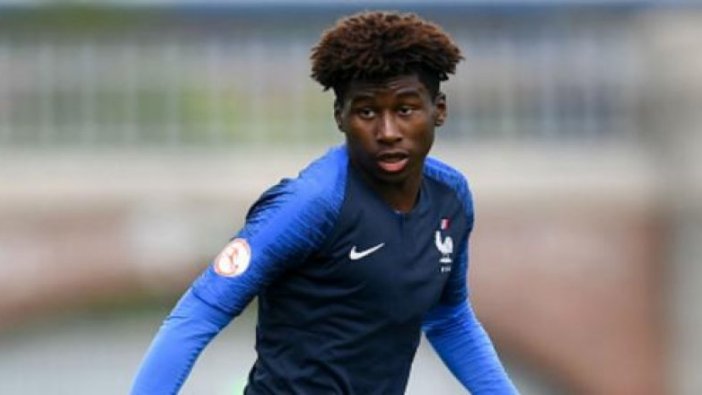 PSG, genç oyuncusu Timothee Pembele'nin sözleşmesini yeniledi